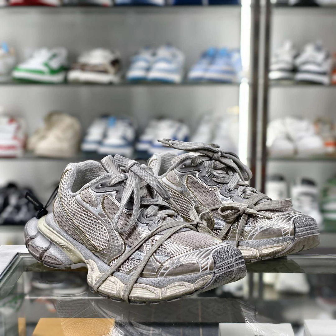 BALENCIAGA巴黎世家 3XL 老爹鞋 尺码/43 原盒 成色/99 DY11653