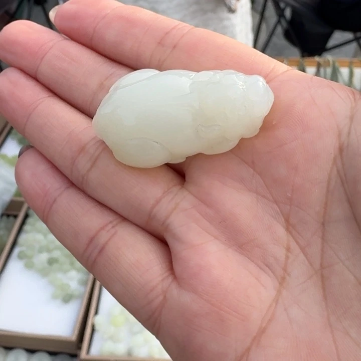 和田玉未镶嵌颈饰菲