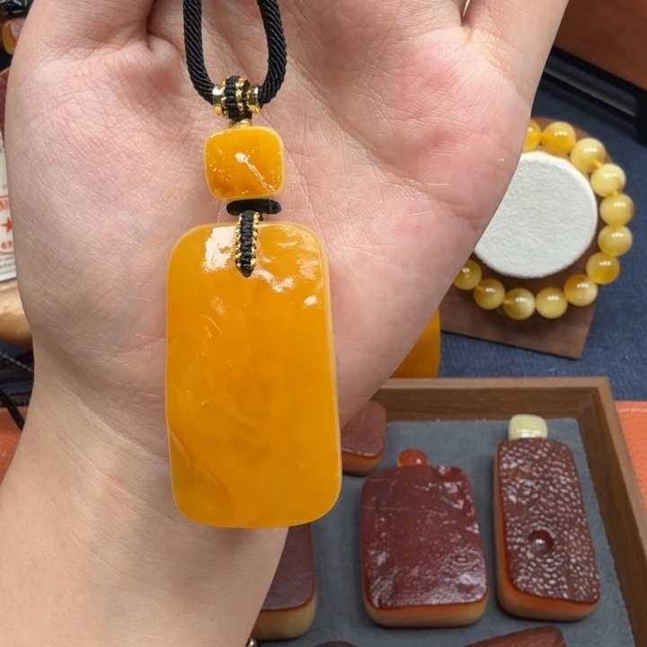 蜜蜡未镶嵌吊坠(赠链)