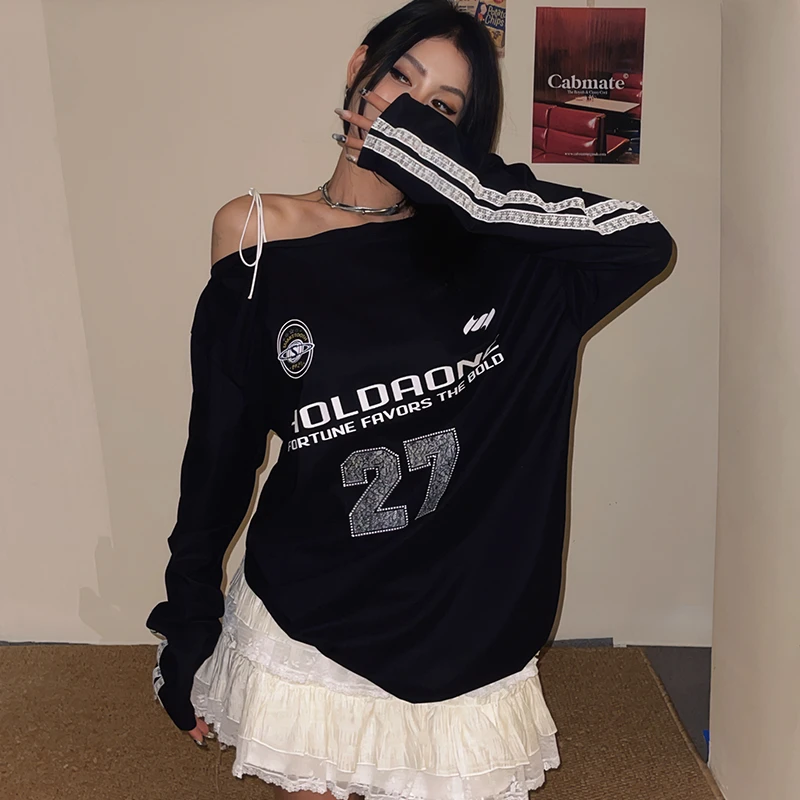 Double D美式复古蕾丝拼接斜肩长袖T恤字母球衣女露肩甜辣上衣潮
