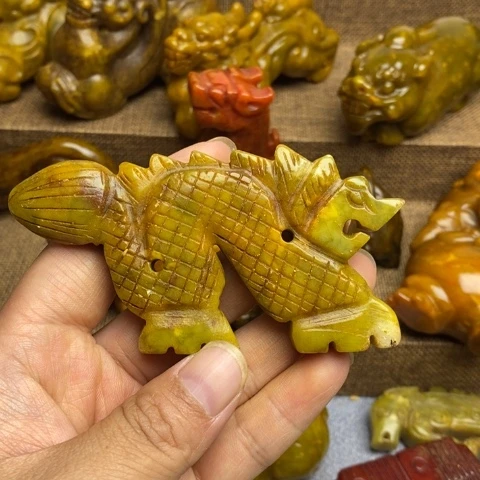 蛇纹石玉未镶嵌颈饰76