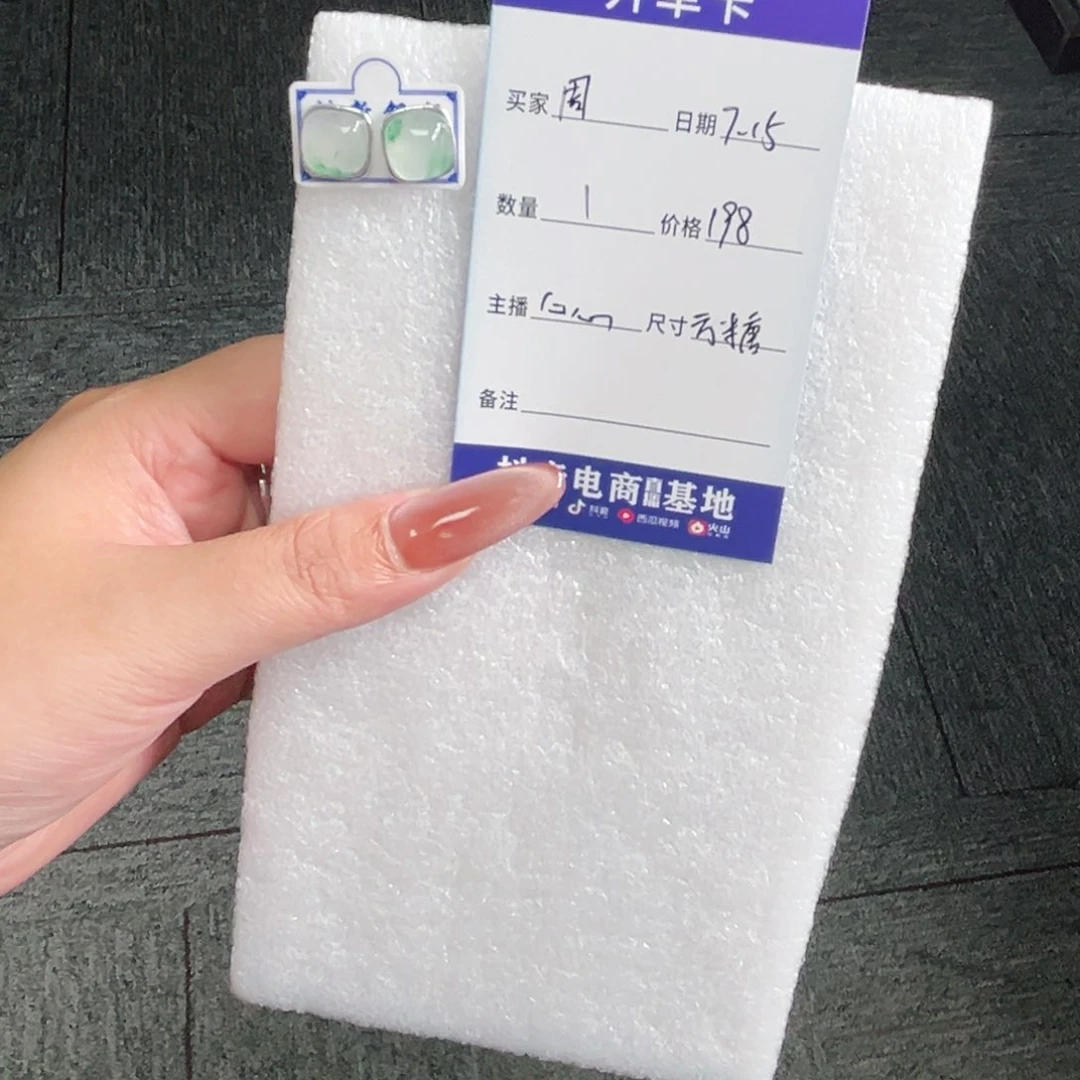 石英质玉银S925镶嵌耳钉周*
