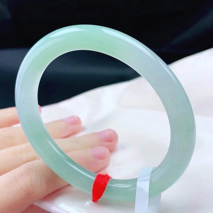 翡翠未镶嵌手镯55贵妃