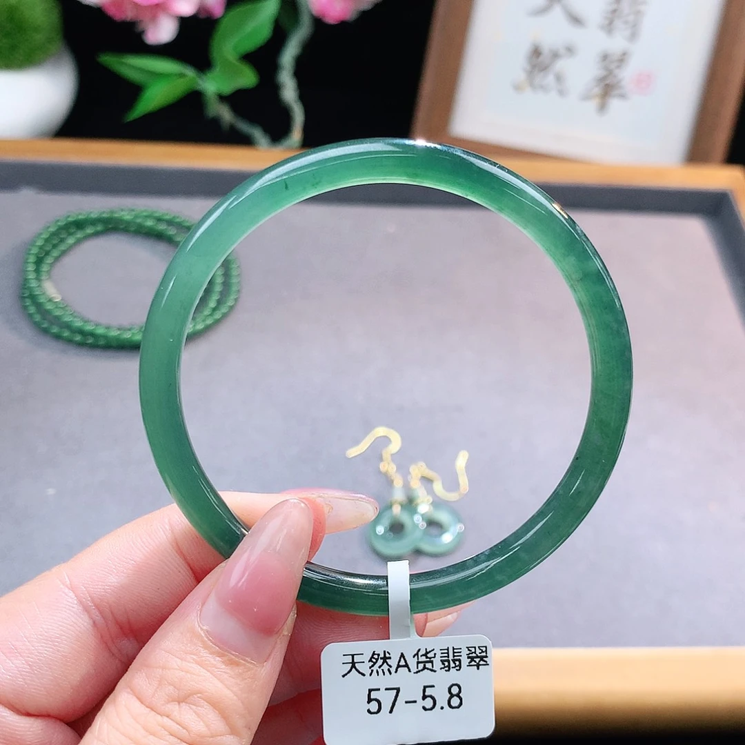 未镶嵌手镯（圆镯）翡翠