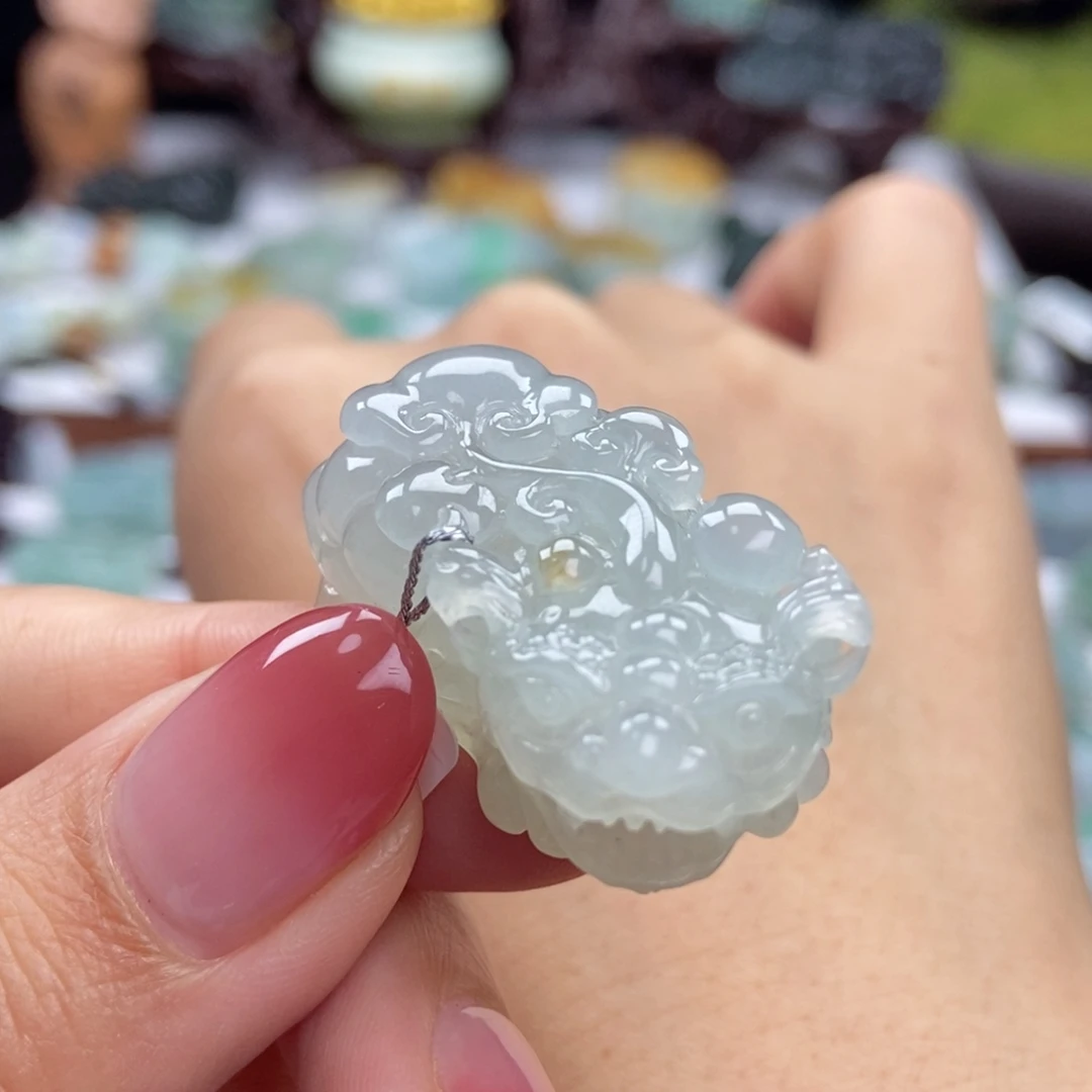 翡翠未镶嵌颈饰含珠如意貔貅