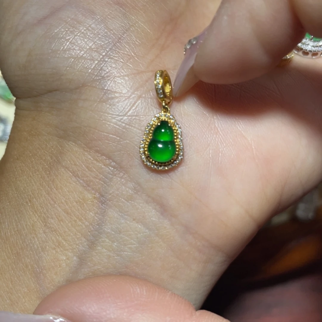 【闪购商品】翡翠吊坠(不含链)18K金镶嵌