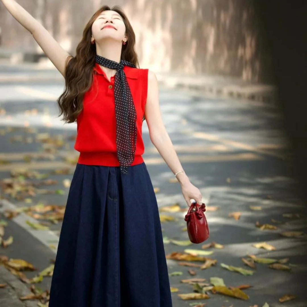 2025夏季新款韩系穿搭温柔风红色无袖针织上衣牛仔半身裙两件套女