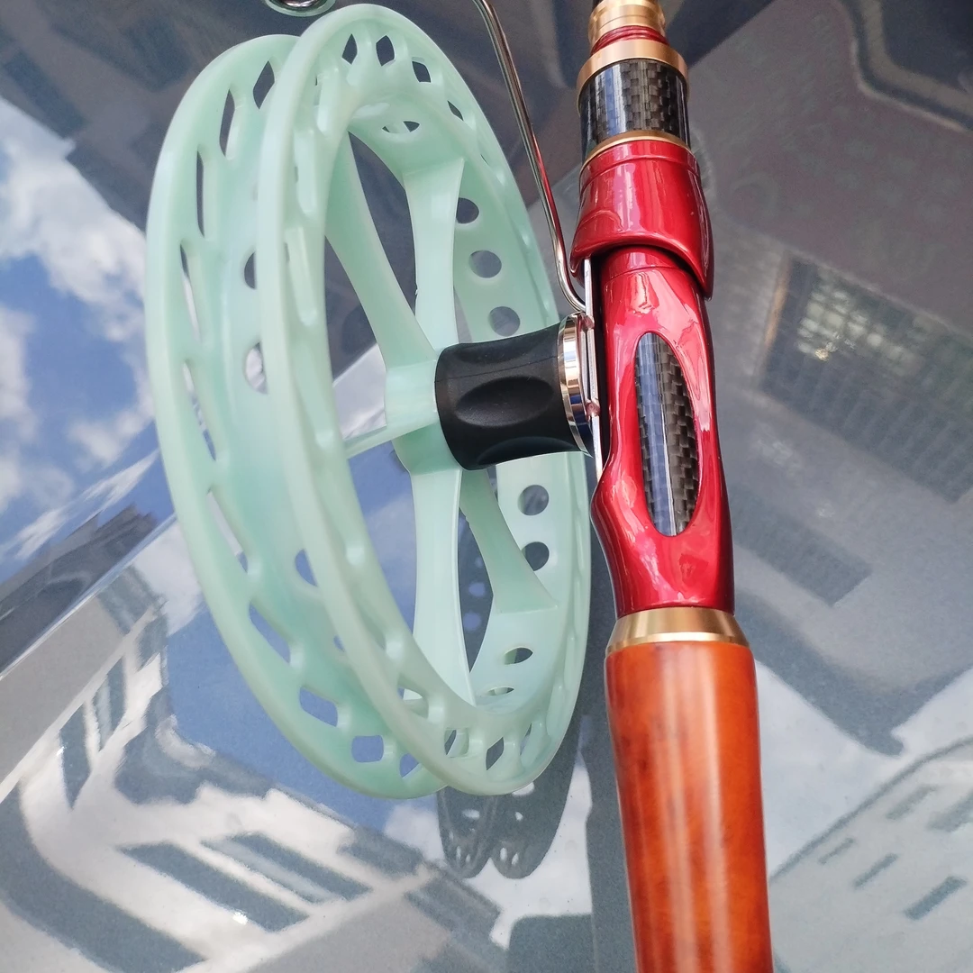 四代塑料手拔轮全镂空设计。15cm陶瓷轴承。宽线杯。99克。九色可选，