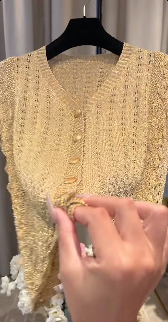 （小曾专属）金色镂空韩系百搭V领短袖单排扣开衫