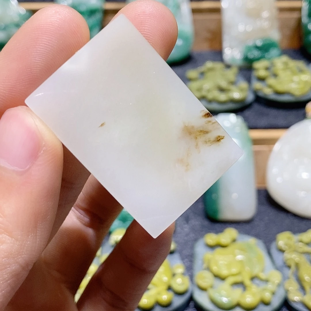 独山玉未镶嵌吊坠