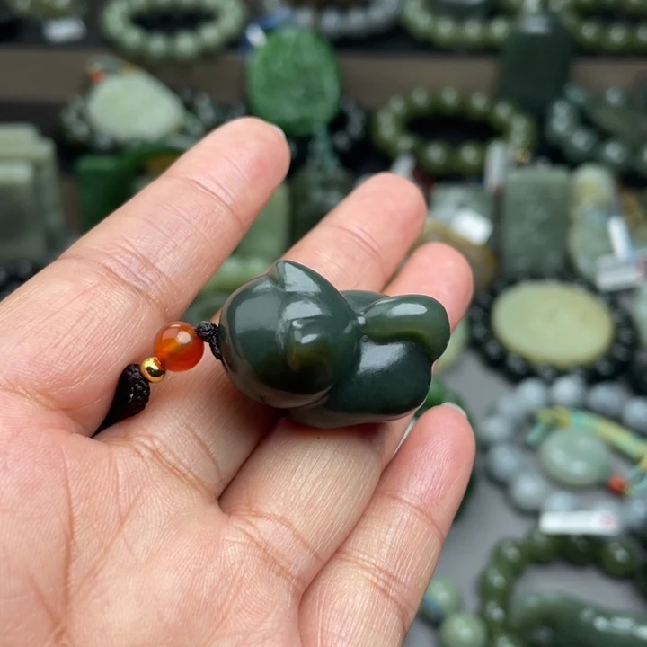 和田玉未镶嵌车挂