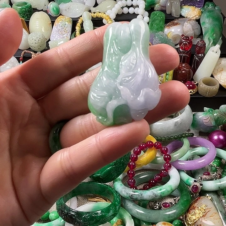 翡翠未镶嵌颈饰翡翠未镶嵌颈饰