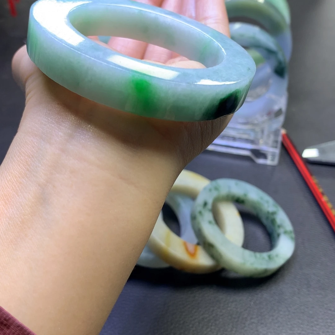 未镶嵌手镯定制翡翠