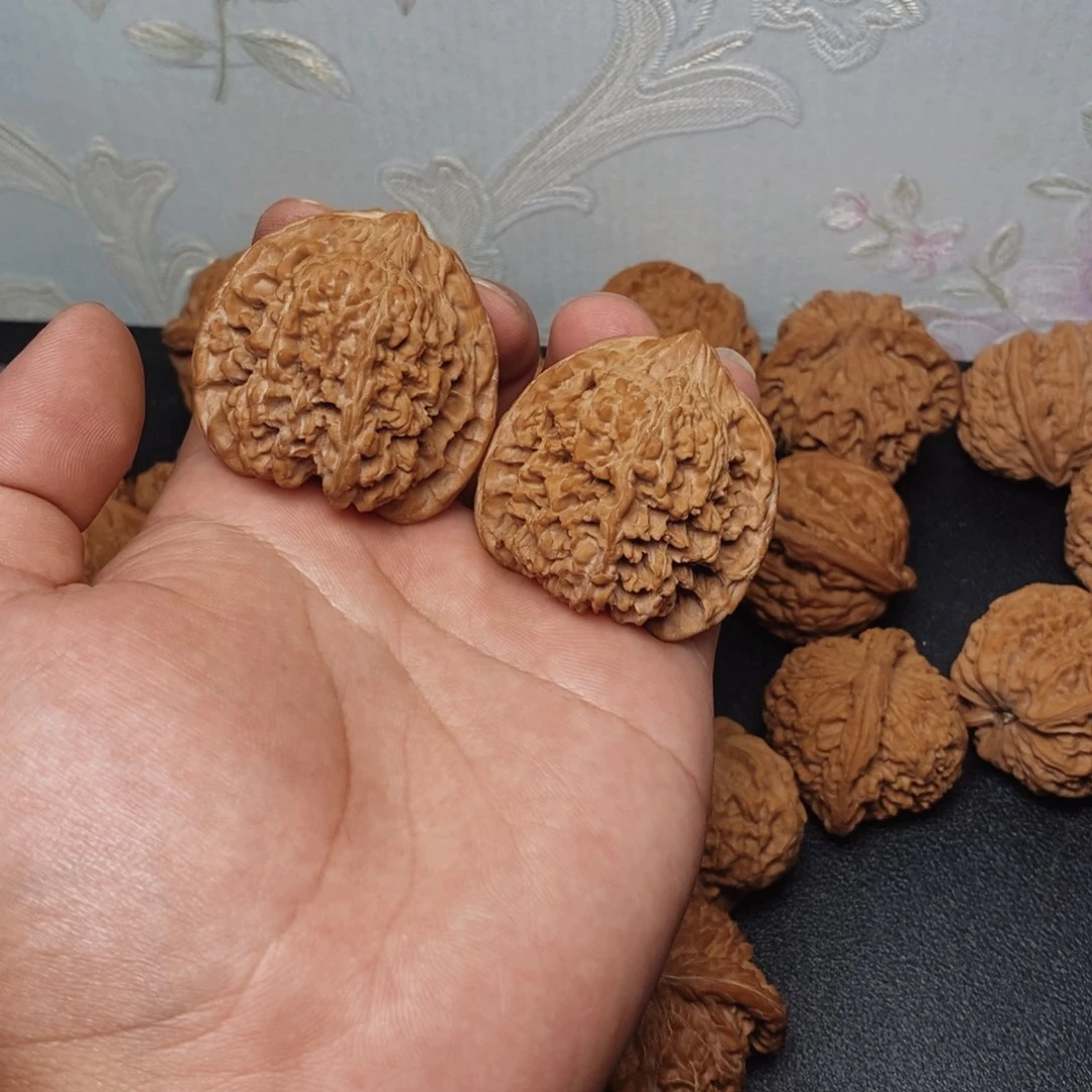 文玩核桃把件红皮满天星