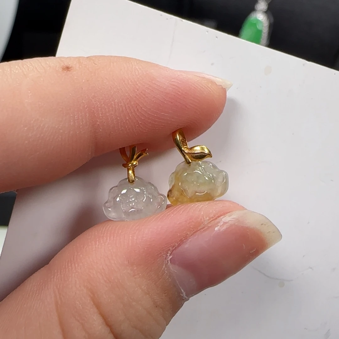 18K金镶嵌翡翠耳饰