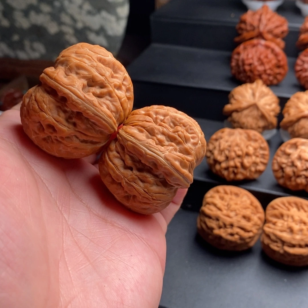 天***饭文玩核桃吊坠核为贵