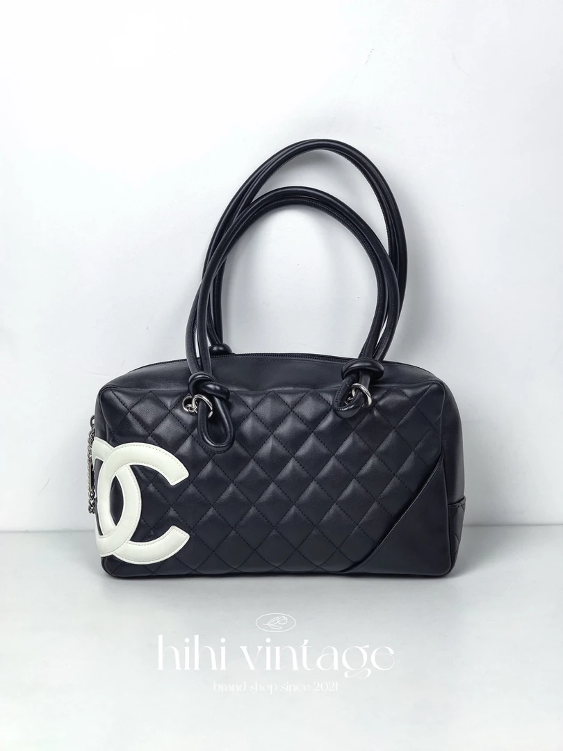 95新 Chanel/香奈儿 黑白康鹏牛皮枕头包 9开 二店