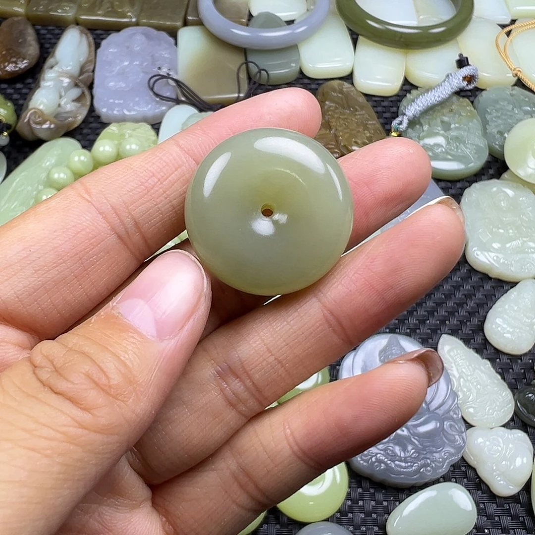 和田玉未镶嵌颈饰卡26.7