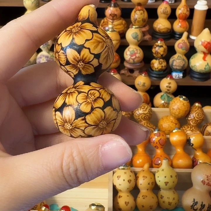 辰***汐陶瓷葫芦绕指手把件