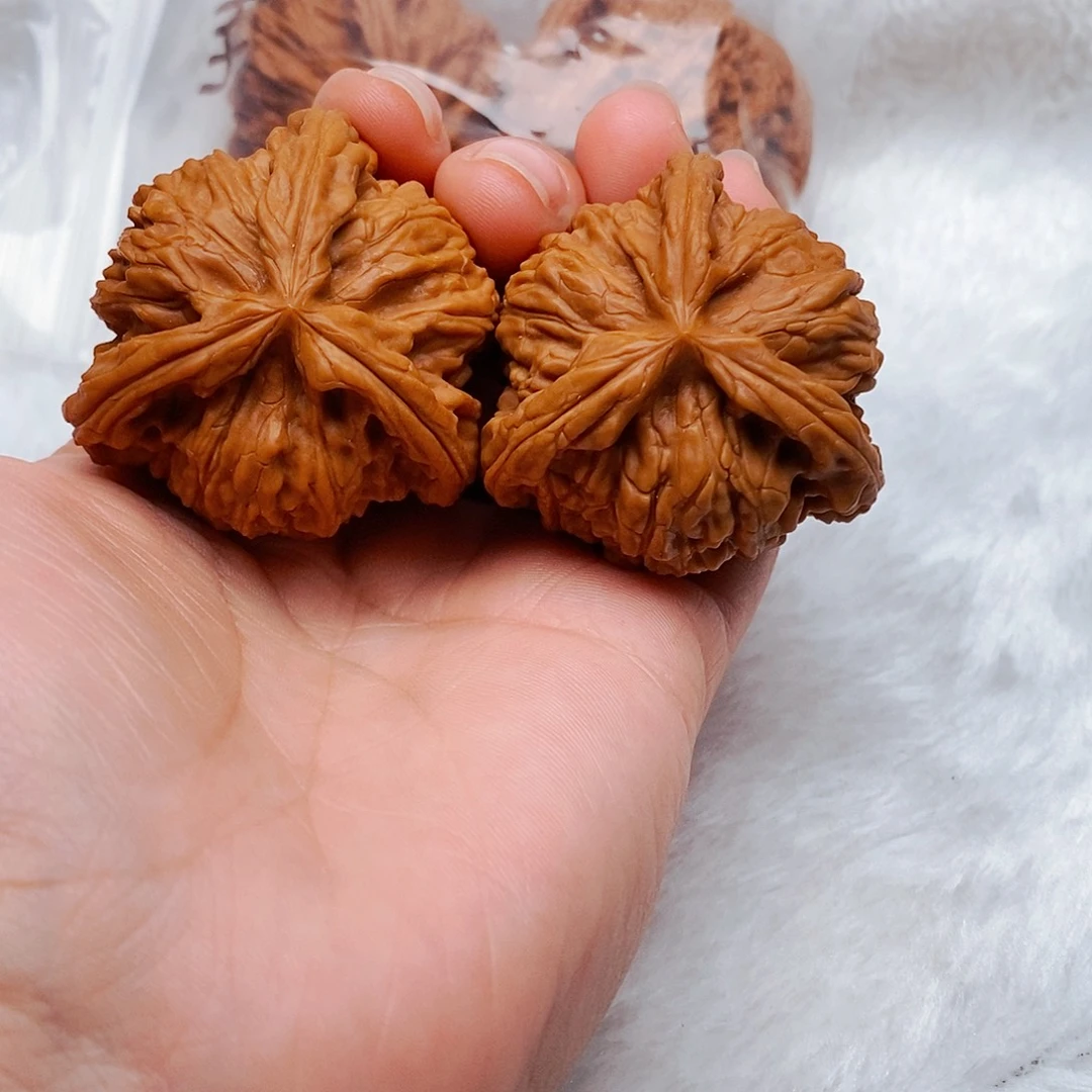 娱***乐文玩核桃吊坠三棱