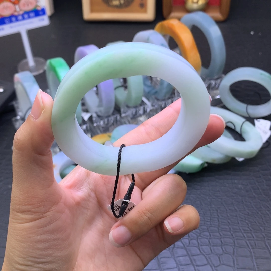 定制翡翠未镶嵌翡翠手镯