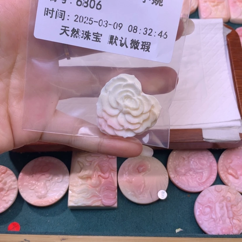 【闪购商品】查罗石颈饰合金福利