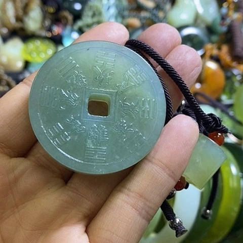 岫玉未镶嵌颈饰挂件