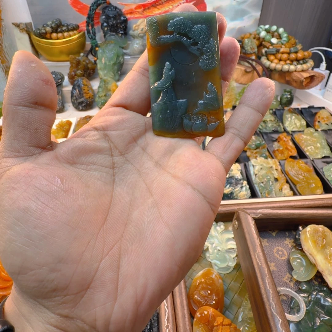 蛇纹石玉未镶嵌颈饰