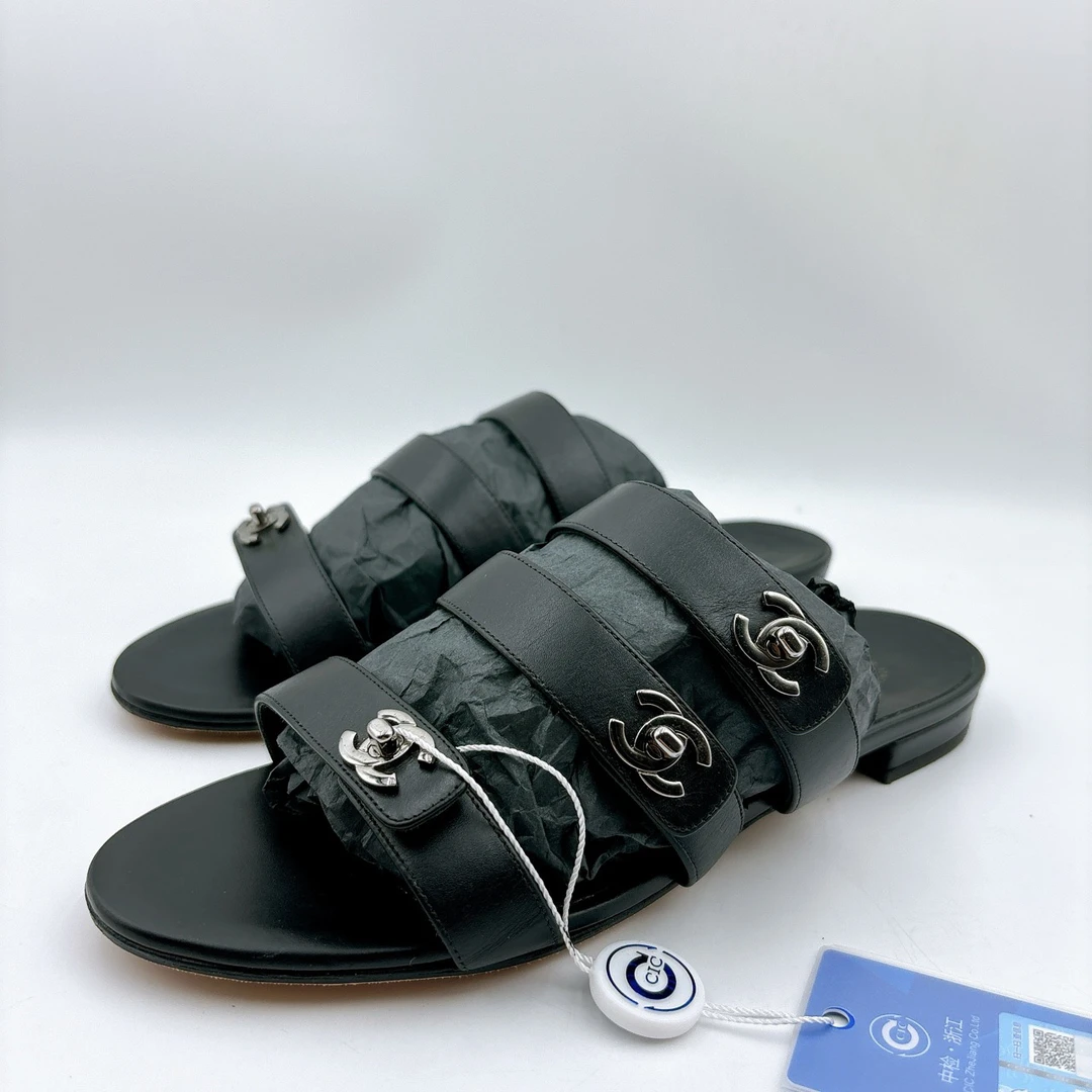 95新 Chanel/香奈儿 38码/黑色平底凉拖鞋/BM01109
