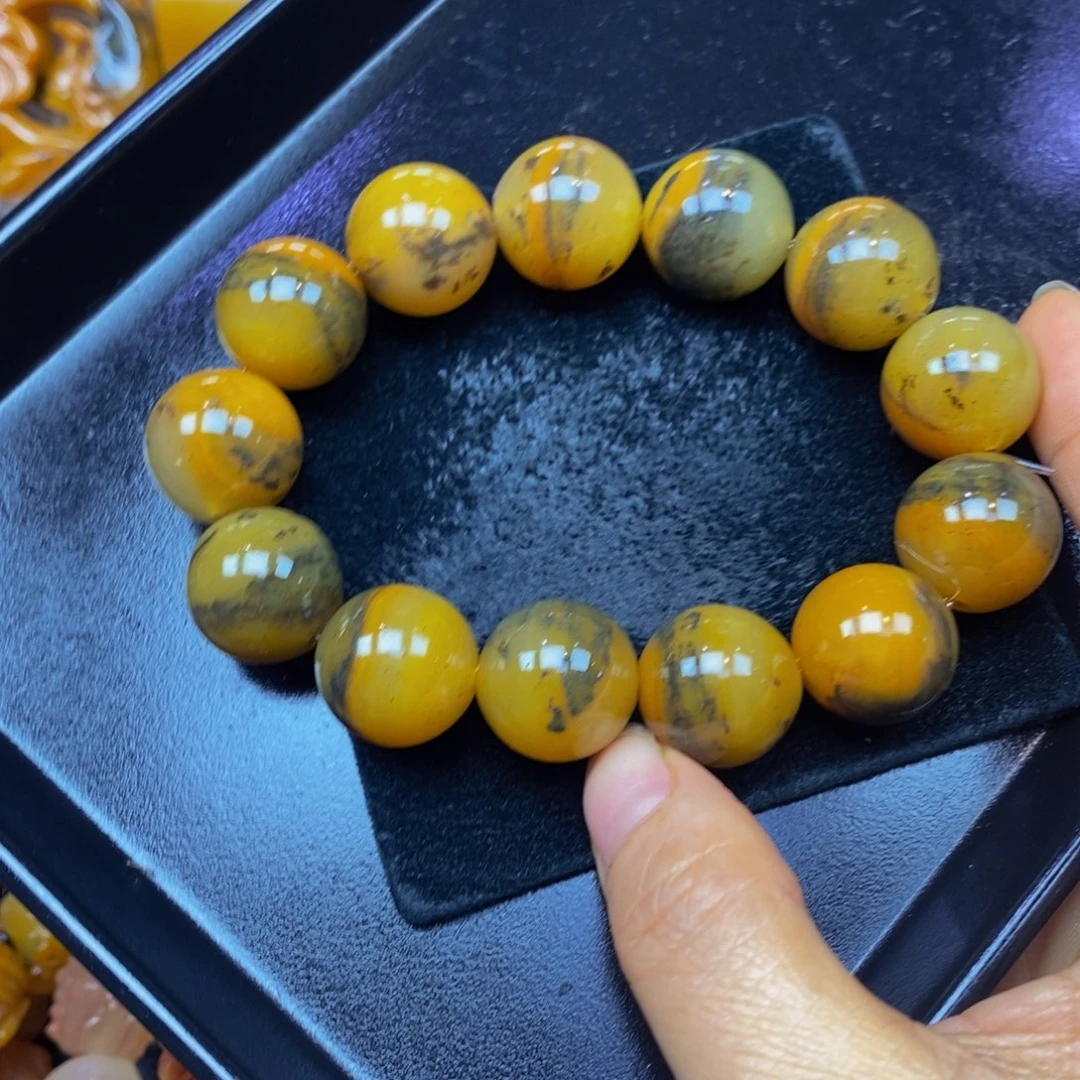 未镶嵌石英质玉（黄龙玉）颈饰