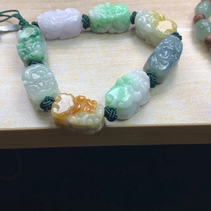 翡翠未镶嵌颈饰吊坠