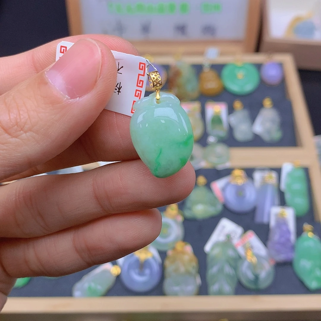 翡翠颈饰18K金镶嵌翡翠