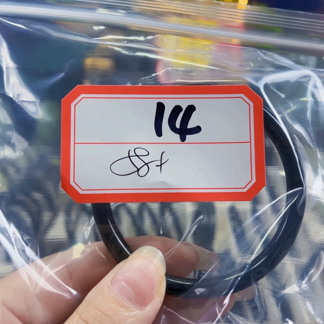 羽***萌未镶嵌手镯和田玉
