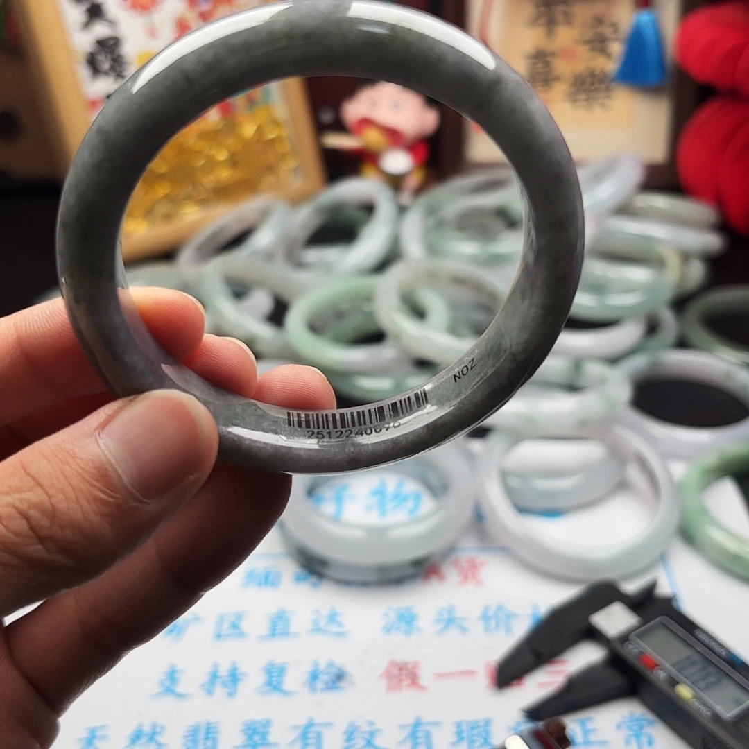 翡翠未镶嵌手镯6162 1