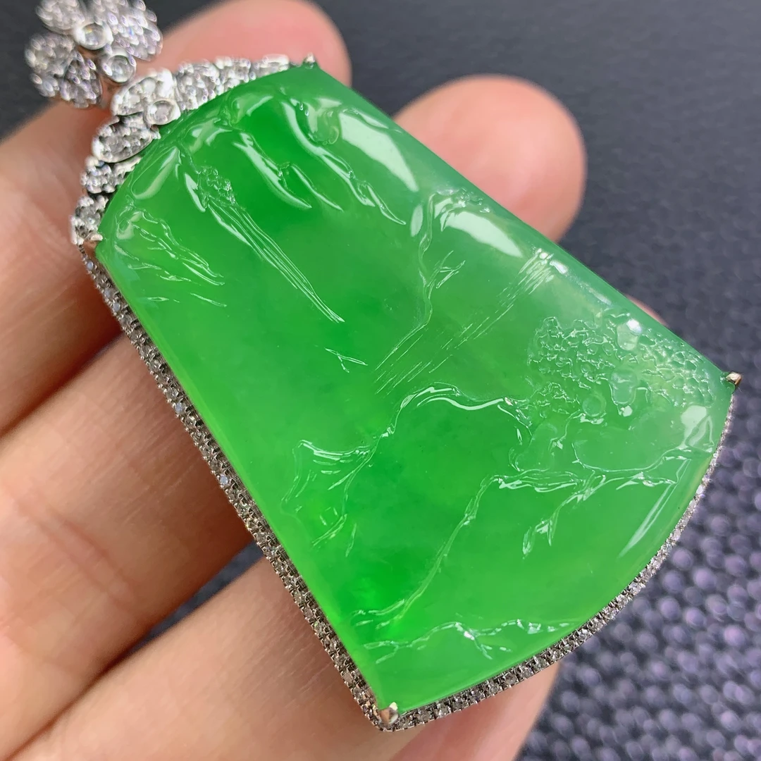 天然A货缅甸翡翠冰阳绿山水牌镶嵌18k金吊坠气质时尚精美