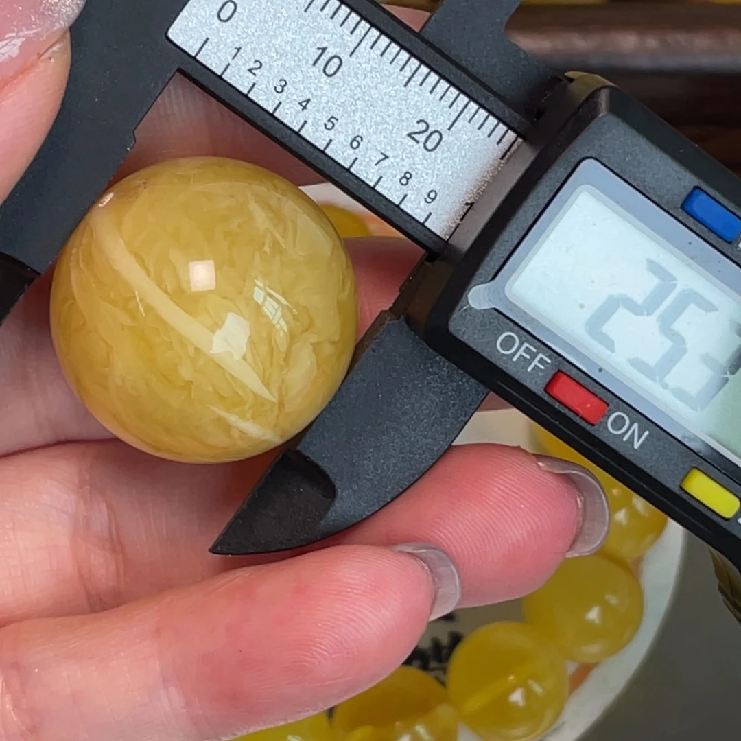 未镶嵌琥珀裸石微瑕518