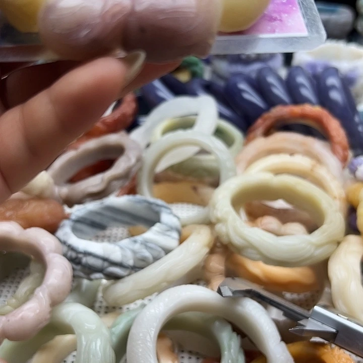 石英岩玉手镯未镶嵌