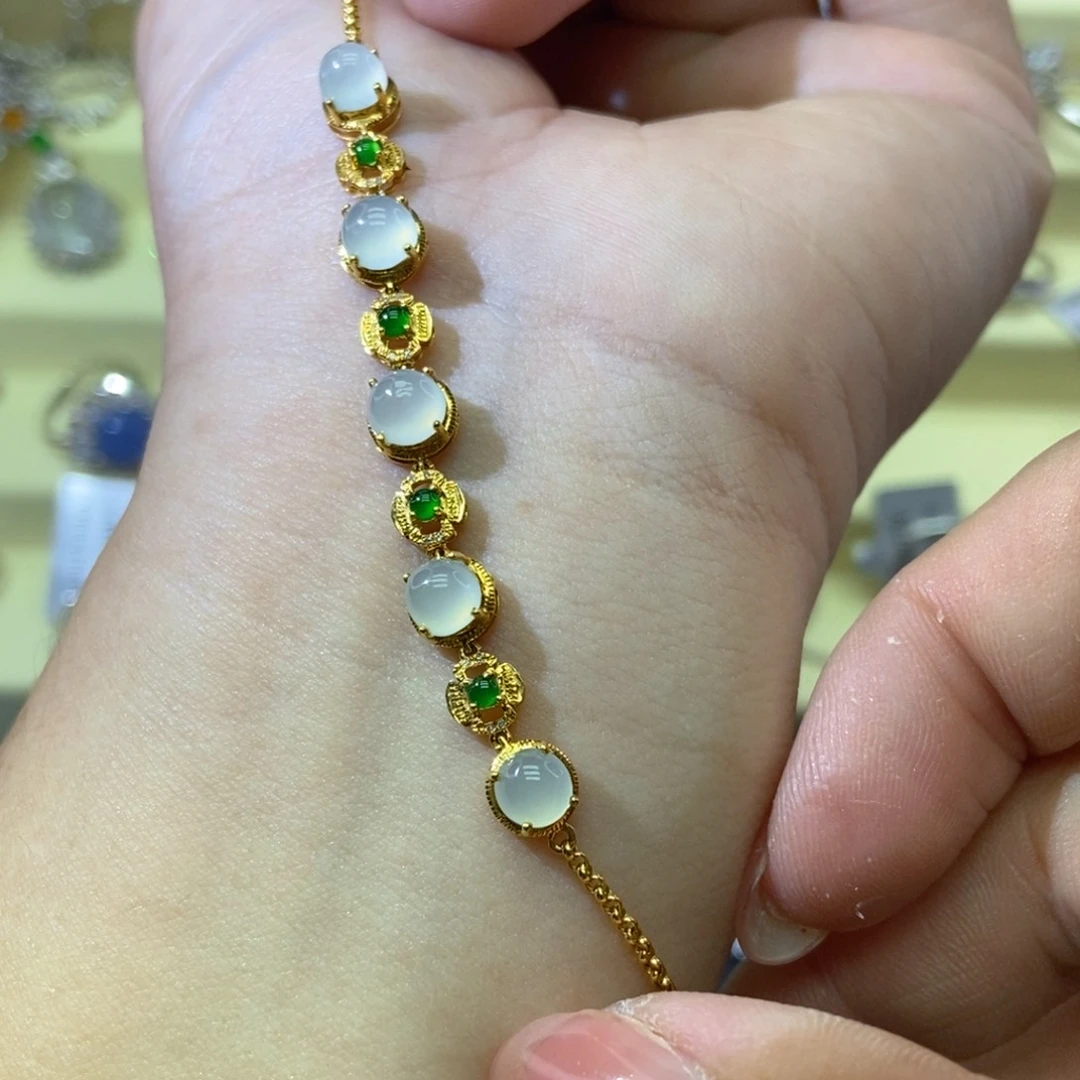 翡翠18K金镶嵌颈饰基地发货 假一赔三