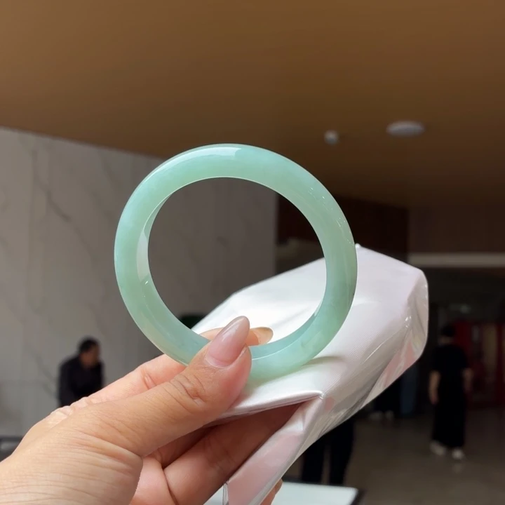 翡翠未镶嵌手镯参考价