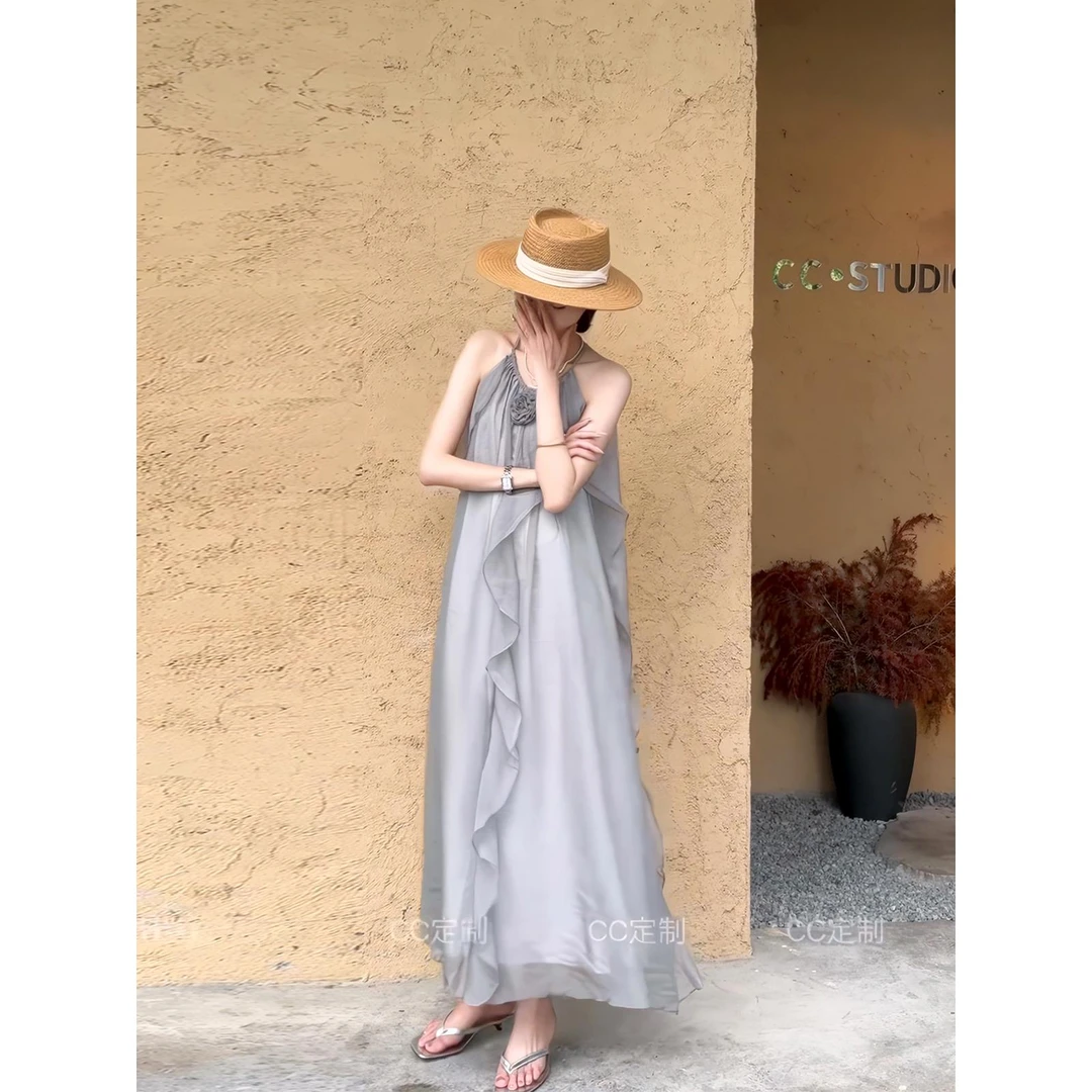 VOCKOO官方挂脖吊带连衣裙夏季新款2025夏装灰色气质高级感海边长