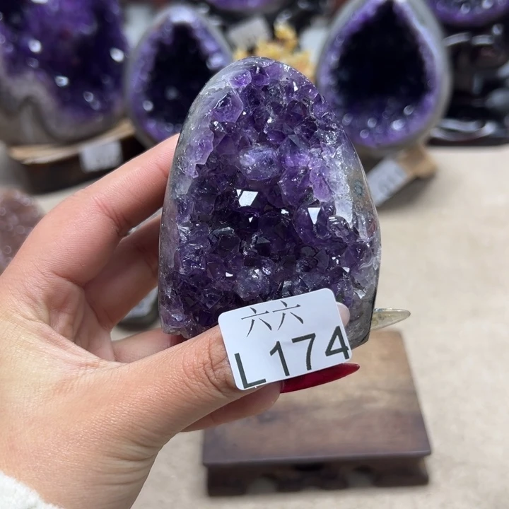 紫晶未镶嵌大型摆件（非配饰）