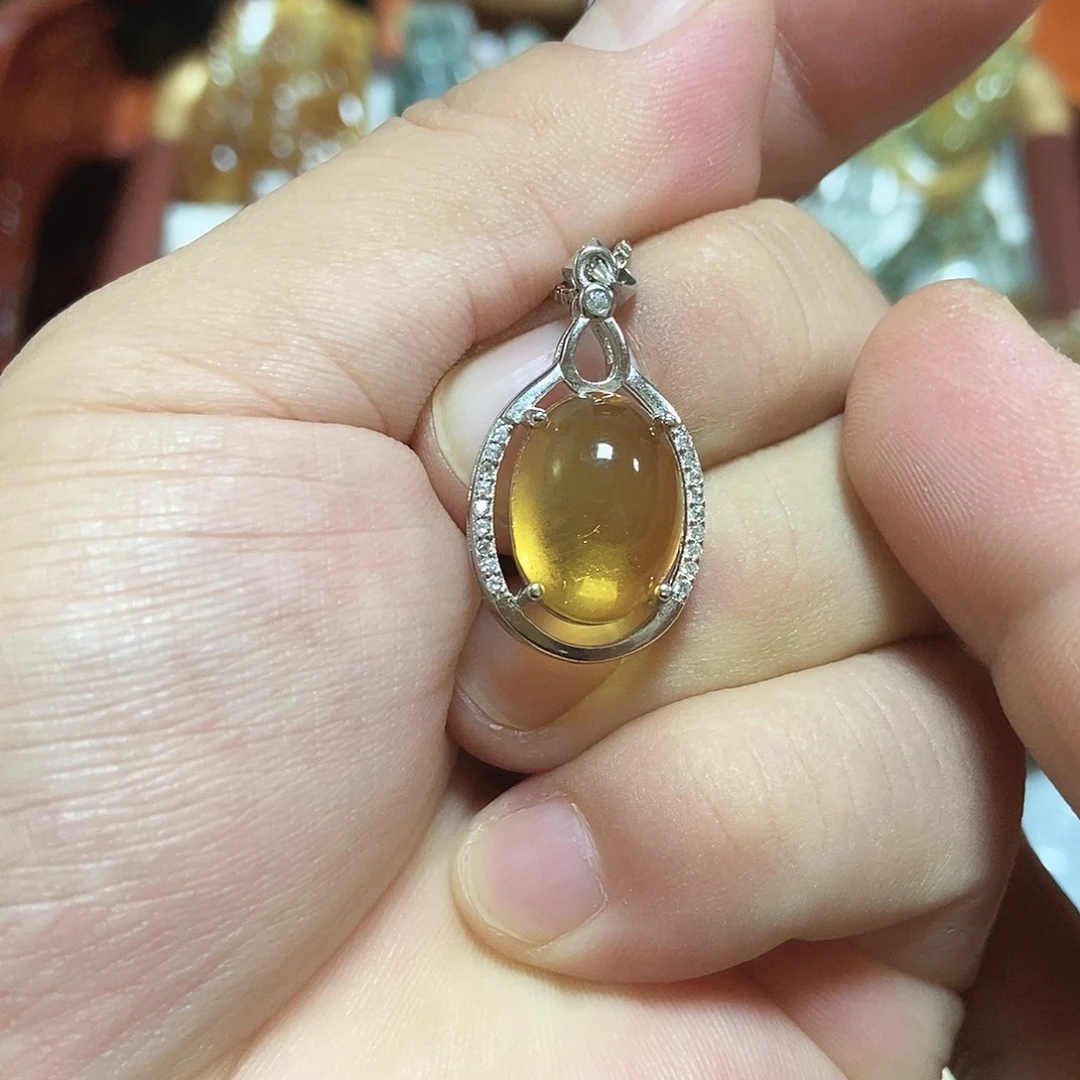 翡翠未镶嵌颈饰挂件