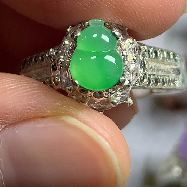 翡翠未镶嵌戒指铜托，卖裸石，需要二次镶嵌