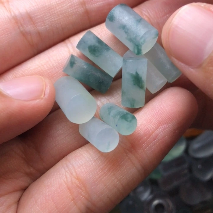 定制翡翠未镶嵌挂件