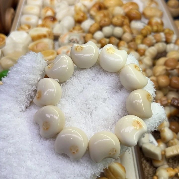 菩提根/象牙果把件89 象牙果原果雕刻炭烧浮雕大月亮