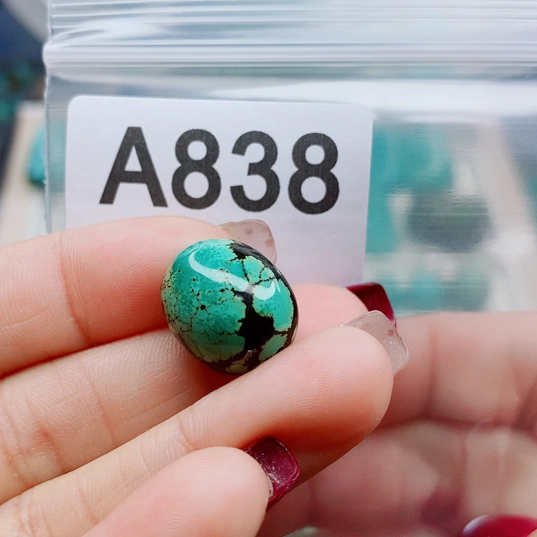 绿松石未镶嵌颈饰