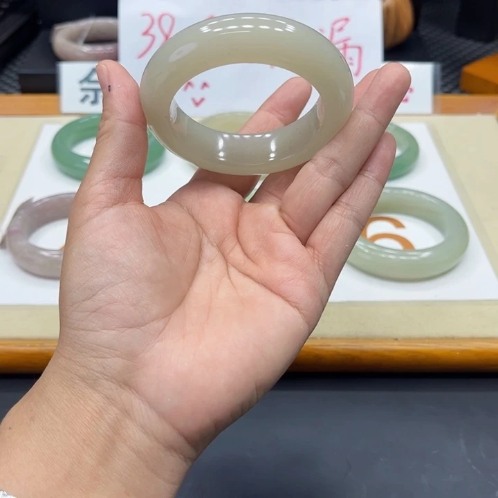 未镶嵌手镯石英质玉L*懂