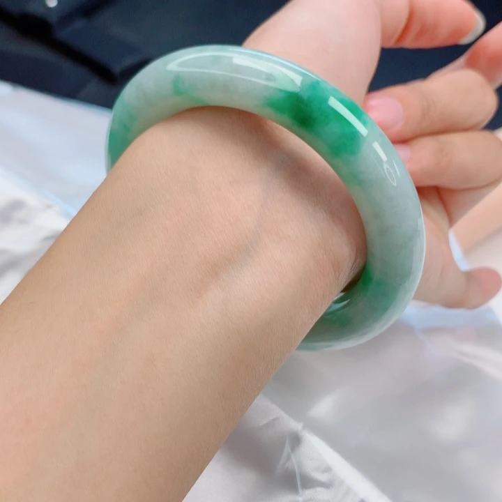 翡翠未镶嵌手镯（圆镯）55圈