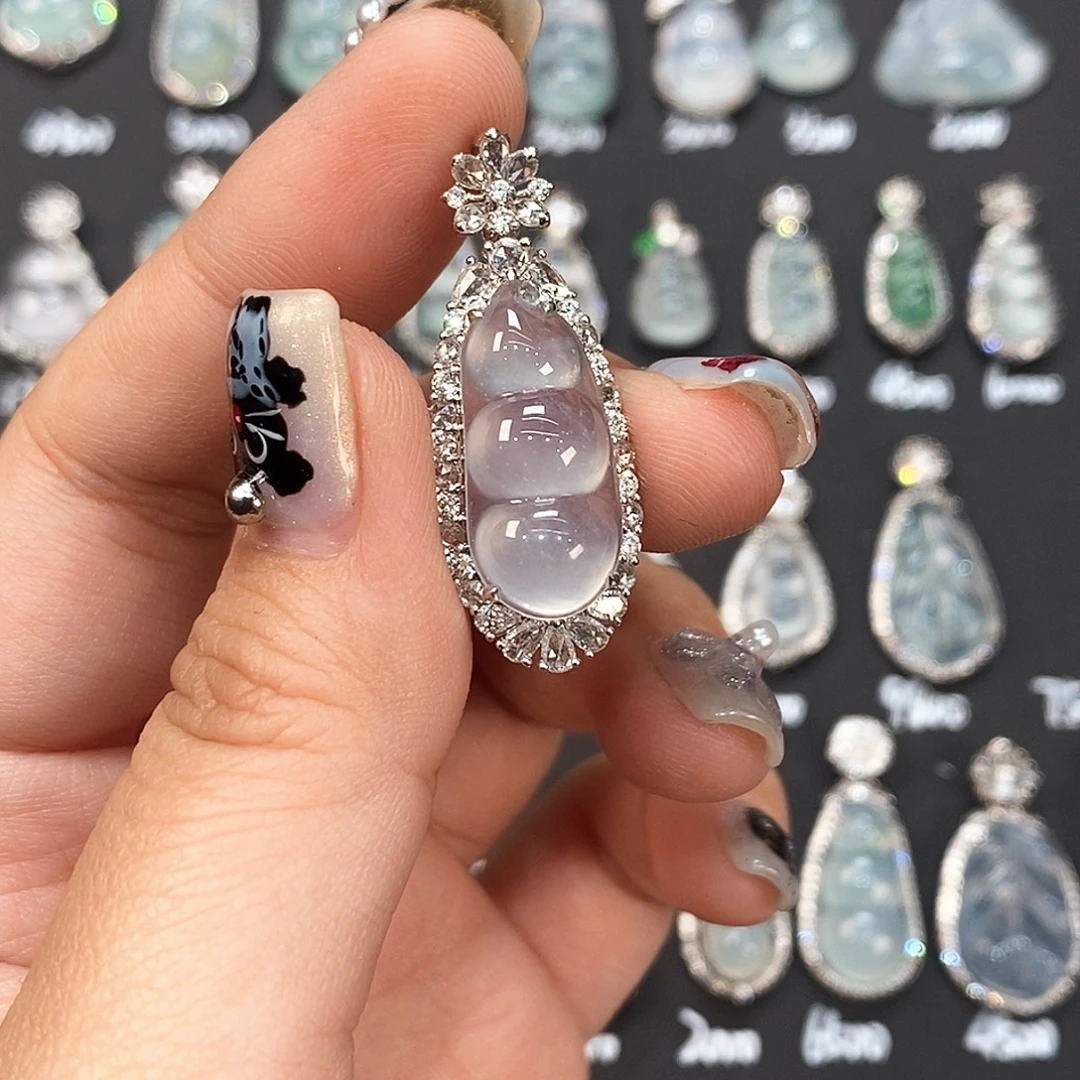 米****翡翠18K金镶嵌颈饰