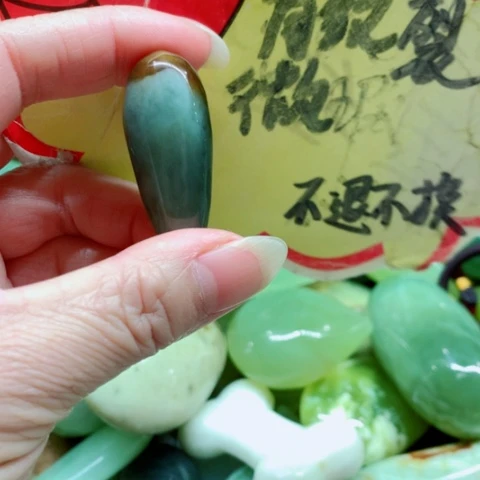 蛇纹石玉未镶嵌手把件